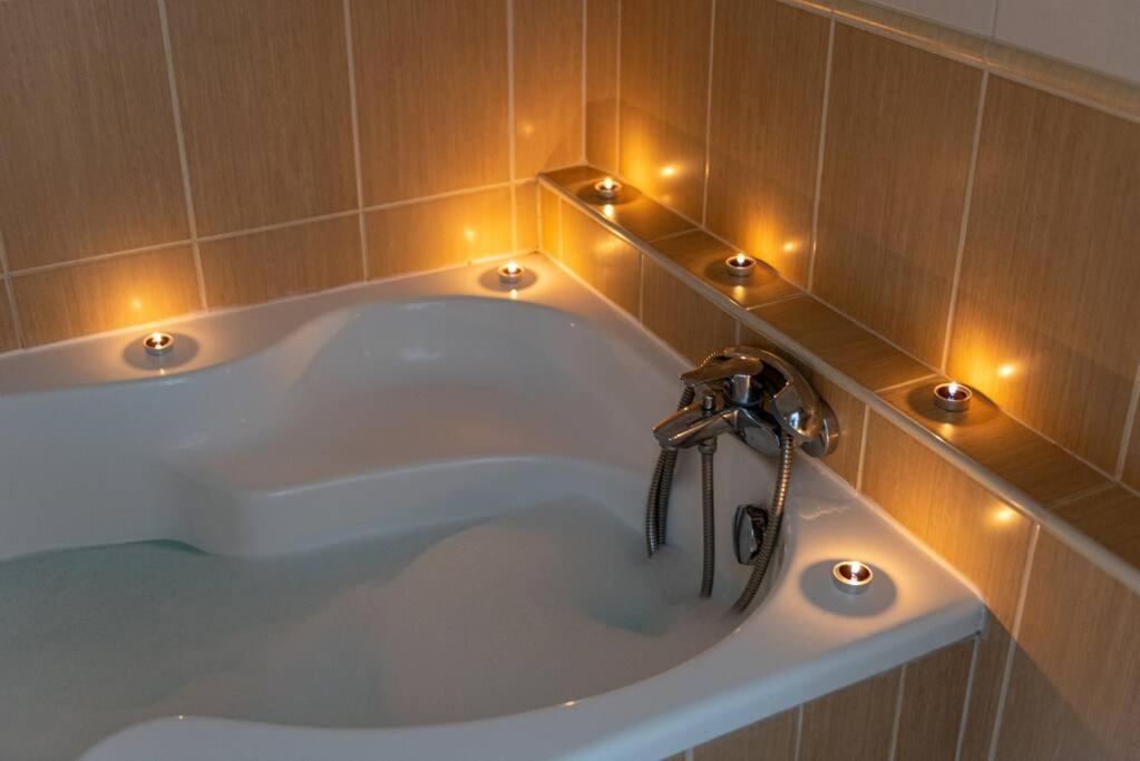布达佩斯Spacious And Bright Flat Between Airport & Center公寓 外观 照片