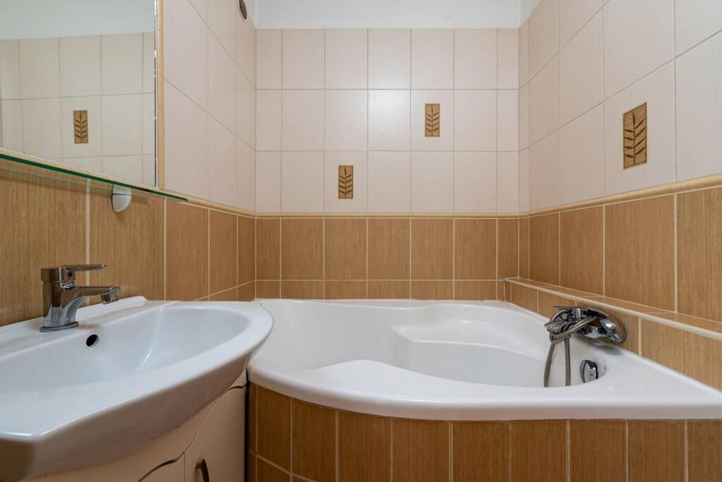 布达佩斯Spacious And Bright Flat Between Airport & Center公寓 外观 照片